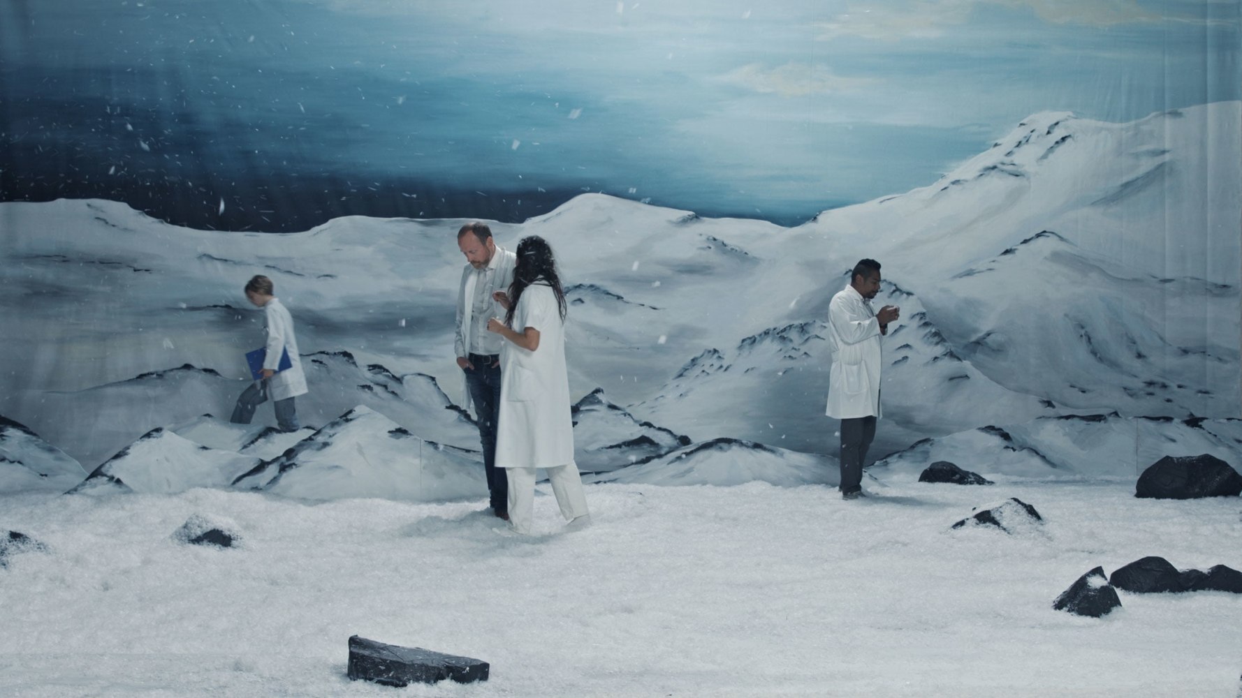 Ragnar Kjartansson
Figures in Landscape (Saturday), 2018
Single-channel video
Duration: 24 hours