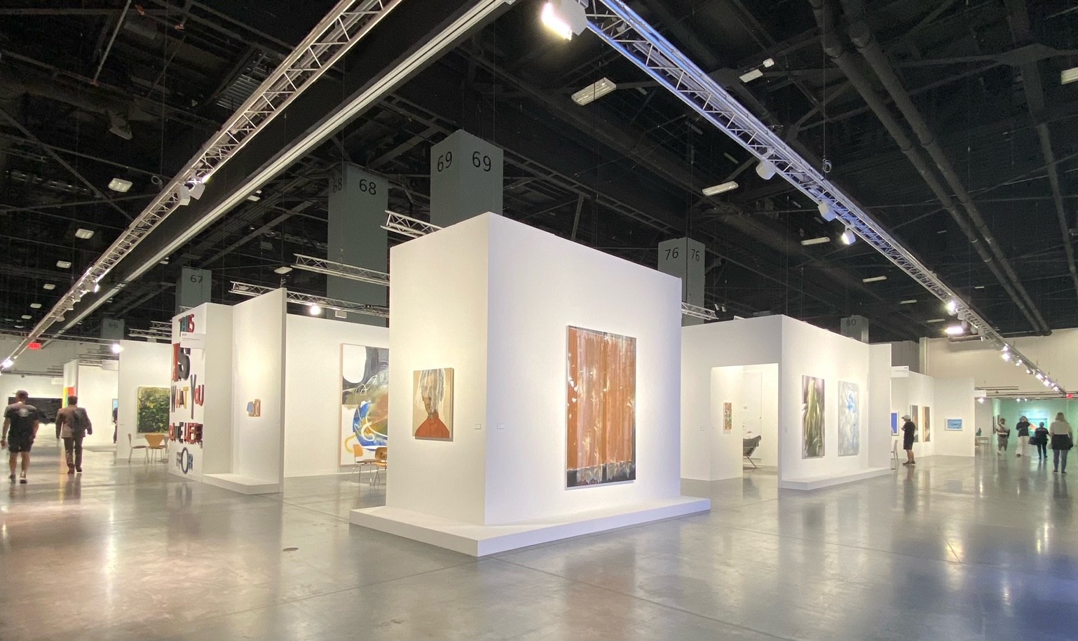 Luhring Augustine
Art Basel Miami Beach 2022, Booth E11
Installation view
Photo: Junpei Murao