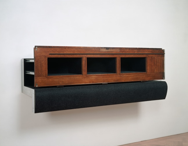 Reinhard Mucha
Aachen, 1993

Felt, metal shoulder clamps, red lead painted on reverse of float glass, door leaf with fittings plywood and solid wood (found object), aluminum

31.50 x 80.31 x 26.38 inches

(80 x 204 x 67 cm)